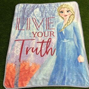 Disney Frozen 2 - Elsa. - Live Your Truth Fleece Blanket